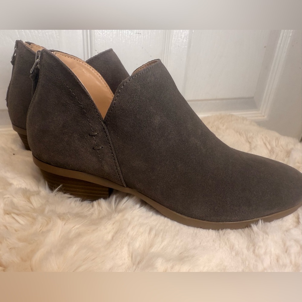 KENNETH COLE REACTION WOMEN’S SIDE WAY LOW HEEL ANKE BOOT